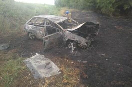 В Краснодарском крае легковушка съехала в кювет и сгорела