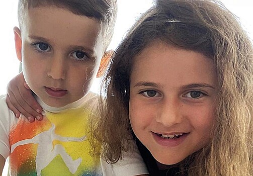 «Русалка и Буратино — идеальная пара»: дети певицы Жасмин устроили забавное представление дома