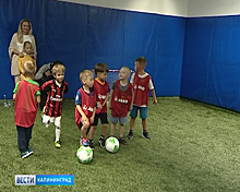 Ребятам дошкольного возраста дали открытый урок по футболу