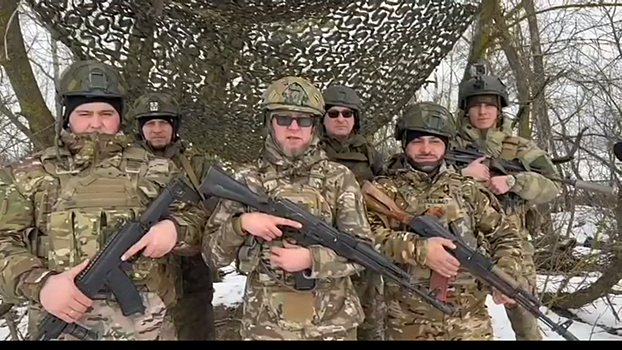 Российские бойцы поздравили женщин с 8 марта прямо с передовой