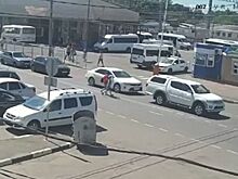 В Армавире в районе рынка иномарка сбила бабушку с внуком