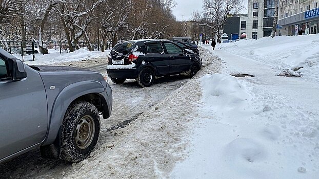 Чиновники ругают подрядчиков, а те кивают на несознательных кировчан, или как в Кирове ведут борьбу со снегом