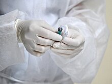 Итальянец пришел на вакцинацию от коронавируса с фальшивой рукой – СМИ