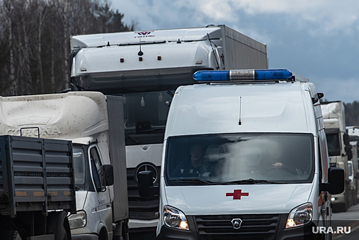 На курганской трассе водитель погиб, попав под КамАЗ