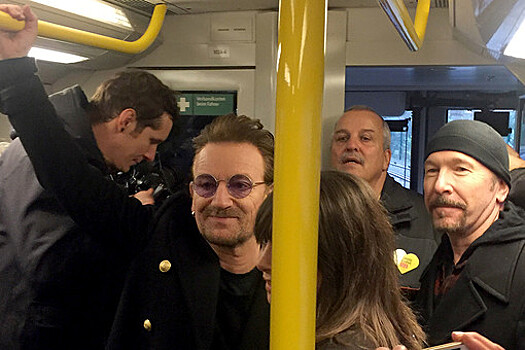Участники U2 выступили на линии метро U2 в Берлине