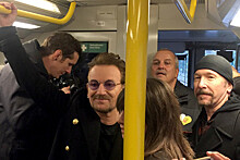 Группа U2 выступила на станции метро "Крещатик" в Киеве