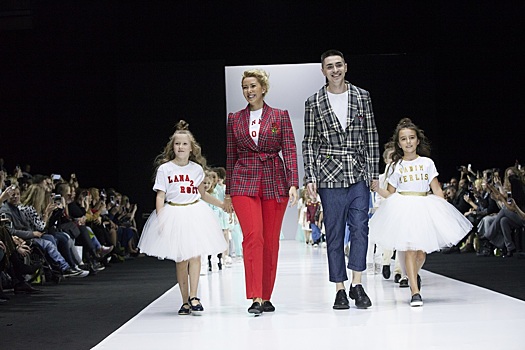 Наряды для самых юных модниц и образы в стиле back to school: смотрим «семейный» показ Lana2rock Fashion Vadim Merlis