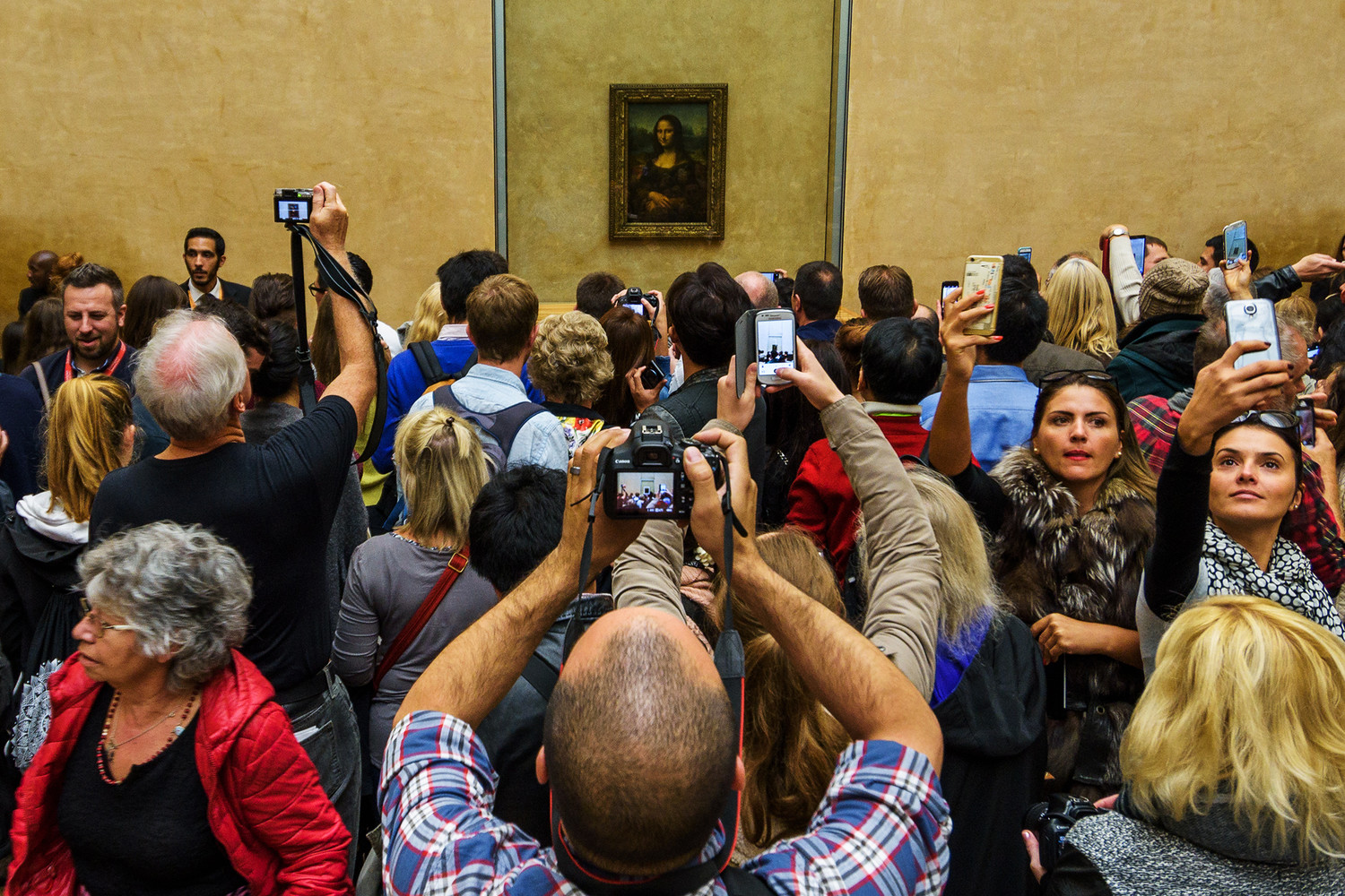 Telegraph: Лувр хочет убрать Мону Лизу в подвал из-за недовольных посетителей