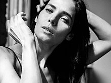 Юлия Снигирь топлес процитировала Анну Ахматову