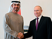 Песков назвал жестом внимания передачу пальто Путина президенту ОАЭ Нахайяну