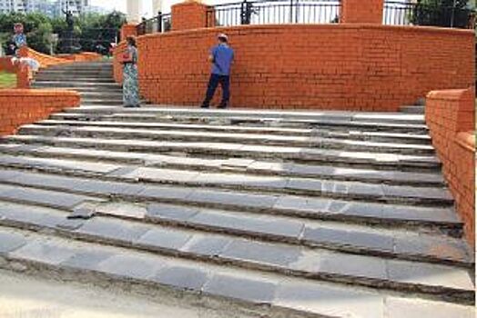 «Можно ноги поломать!» Белгородцы возмущены пешеходными дорожками в городе