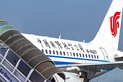 Самолет Air China из-за пассажирки экстренно приземлился в Ухане