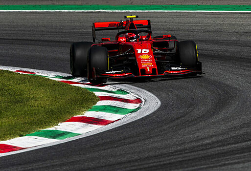 Шарль Леклер получил подарок от Ferrari. Фото