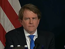 Трамп отрицает, что покидающий Белый дом юрисконсульт убеждал его не увольнять Мюллера