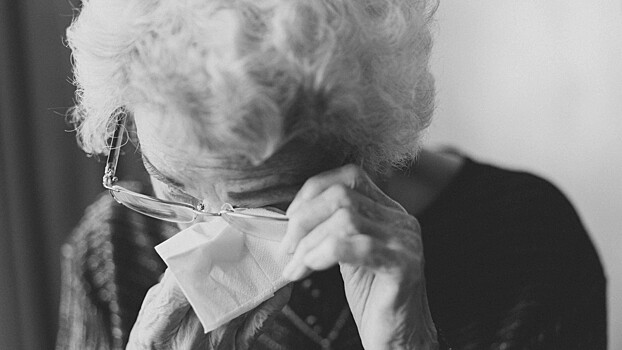 «Таких не берут в больницу». Как жить с человеком, у которого деменция