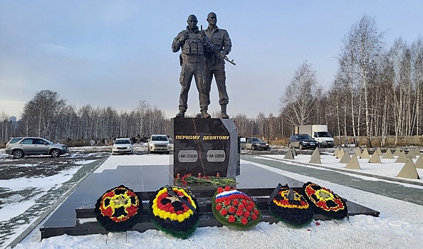 На кладбище в Новосибирске появился памятник главе ЧВК «Вагнер» Пригожину