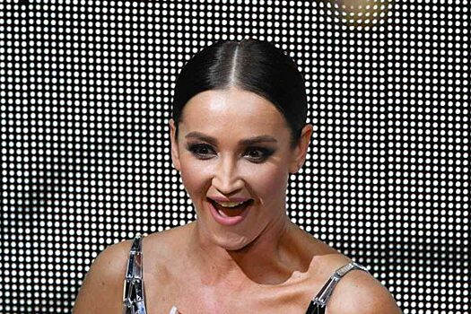 Без голоса, но в эфире: как Клава Кока, Бузова и другие певицы оказались на сцене