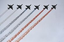 В США увидели странность в полете Су-57 на День Победы