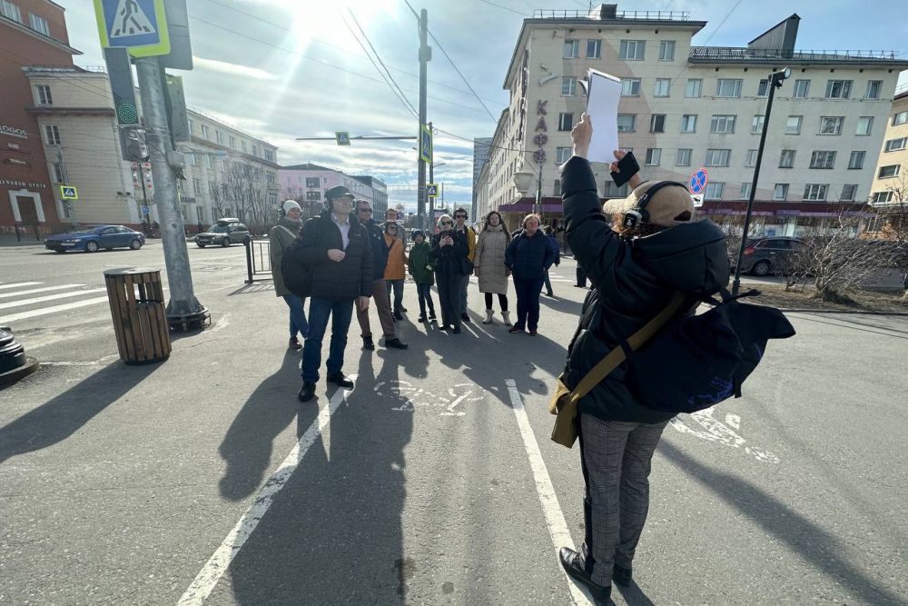 В Заполярье состоялась премьера спектакля-экскурсии «Голоса военного Мурманска»