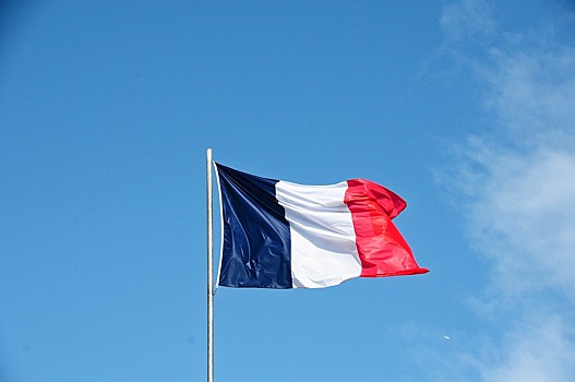Кандидат в президенты Франции намерен вывести страну из НАТО