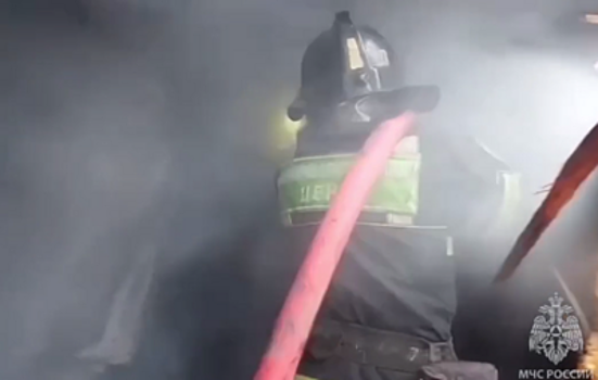 В Мытищах потушили пожар на складе