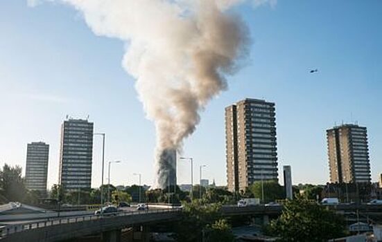 При пожаре в лондонском небоскребе погибли люди
