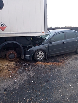 В Курской области легковушка столкнулась с фурой