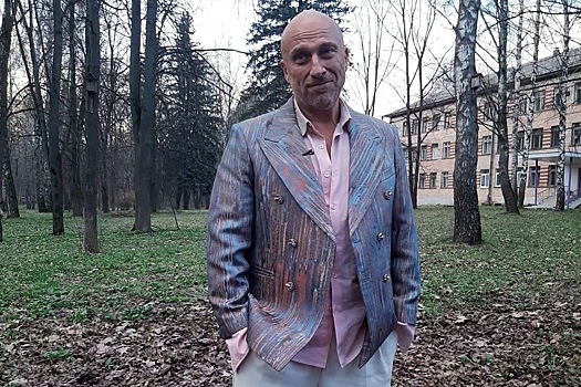 «Меня уже столько раз заменили»: Дмитрий Нагиев  — о  «старости» и поцелуе с Толкалиной