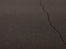 «Мост на Воровского стоит крепко». В администрации объяснили, откуда взялись трещины на путепроводе