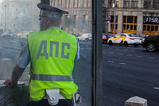 В центре Москвы пьяный водитель внедорожника сбил людей на пешеходном переходе и скрылся