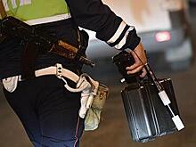 Патрульный через калькулятор потребовал взятку от помощника следователя СКР