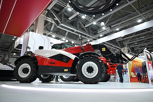&laquo;Ростсельмаш&raquo; представил новые погрузчики на CCT Expo в Москве
