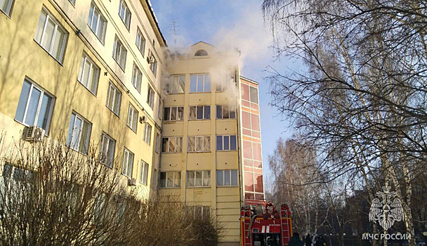 Пожарные спасли людей из горящей кемеровской больницы