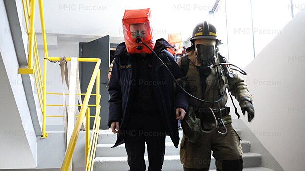 В ТРЦ «Лев» потренировались спасать людей из задымленных помещений