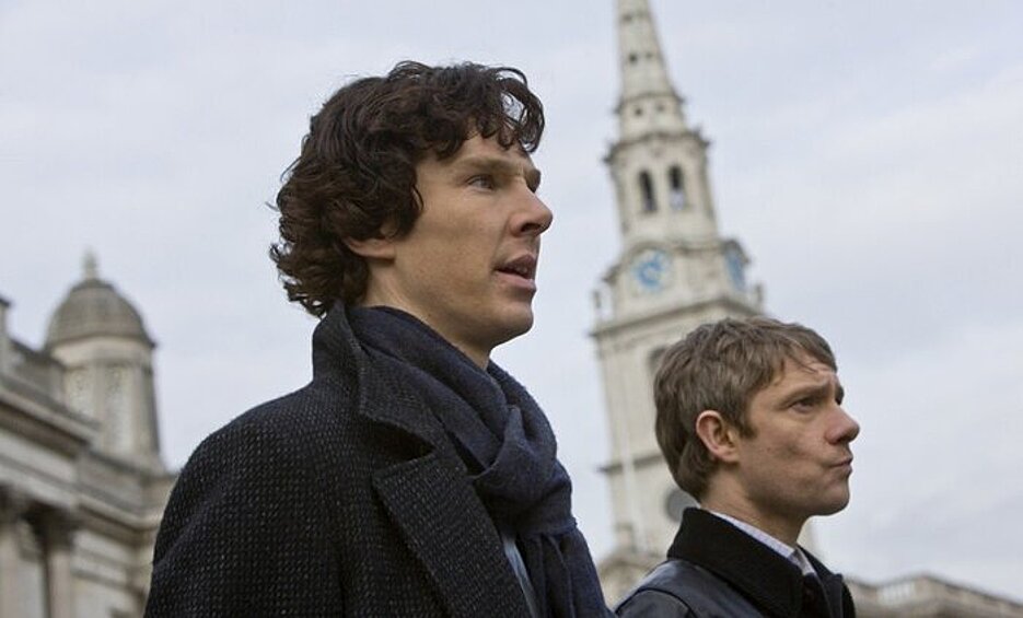 Сценаристы BBC решили сделать историю о том, каким бы был современный Шерлок Холмс, и его роль сыграл Бенедикт Камбербэтч, который идеально вжился в роль.