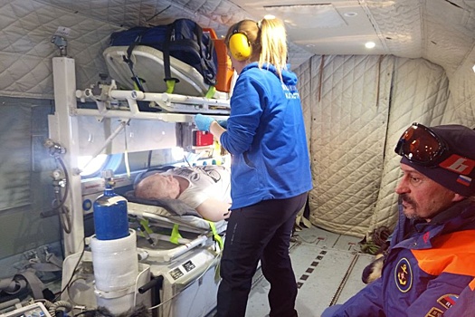 На Колыме потерявшего сознание работника артели эвакуировали вертолетом МЧС