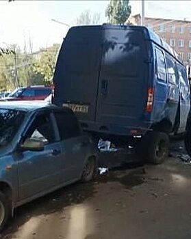 На остановке в Энгельсе произошло массовое ДТП
