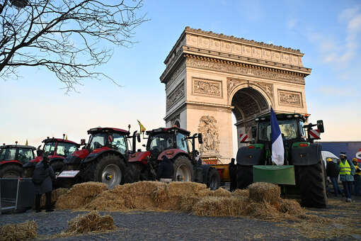 В Париже задержаны 66 участников акции фермеров на площади у Триумфальной арки