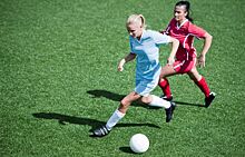 Ученые рассказали, почему женщинам опасно играть в футбол