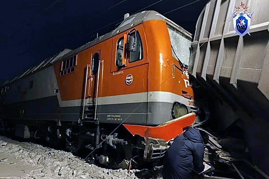 В Пермском крае сошли с рельсов 10 вагонов и локомотив, движение приостановили