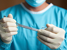 Поела селедки: из пенсионерки вынули огромных червей