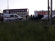 Серьёзная авария в Омске: машина на крыше, люди в больнице