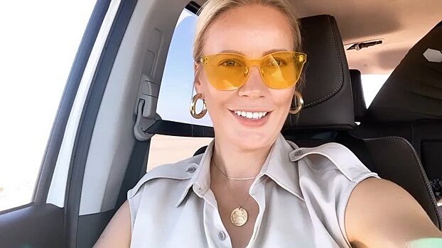 Елена Летучая побывала на берегу озера с красной водой