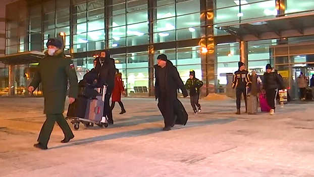 Самолет Минобороны доставил сборную конькобежцев из Челябинска из Казахстана в Екатеринбург