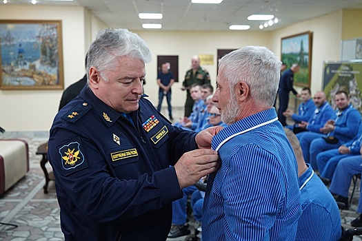 В госпитале Вишневского участники СВО получили дипломы и государственные награды