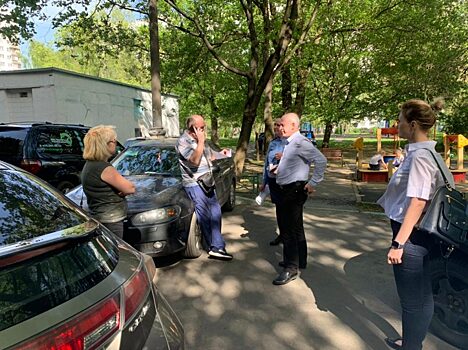 Автомобили двух должников за коммуналку в Лианозове арестовали и увезли на штрафстоянку