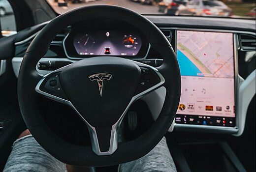 Автомобилем Tesla можно будет управлять через телефон