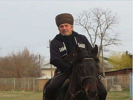 Житель Адыгеи приехал голосовать на коне и в черкеске