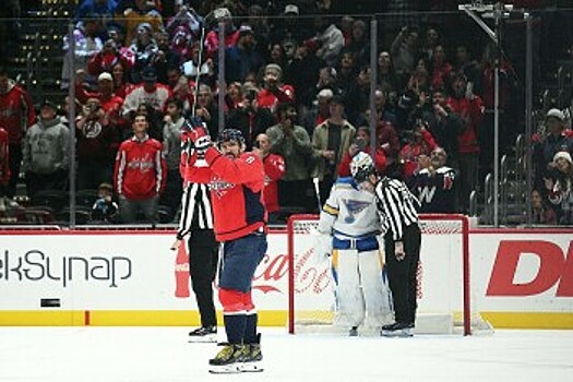 В США о попытке Биннингтона присвоить юбилейную шайбу Овечкина: говорит, это была шутка... что ж, допустим