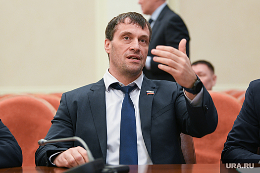 Сенатор РФ Исаков попросил силовиков защитить губернатора ХМАО от нападок